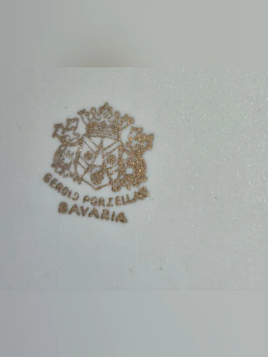 Gerold Porzellan Center Bowl: Bavaria Cream & Gold, Raised Roses, Tri-Footed - Picture 6 of 6